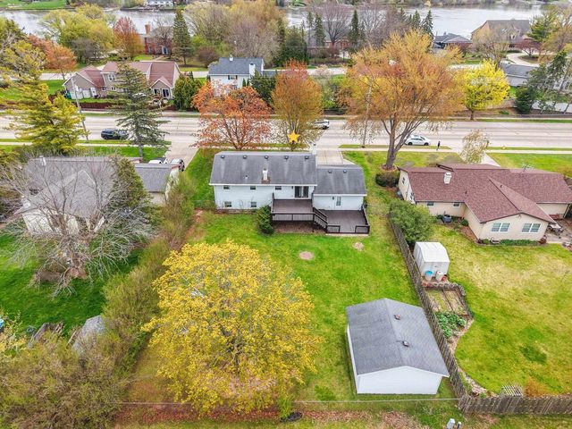 1750 LOST DAUPHIN ROAD, De Pere, WI 54115