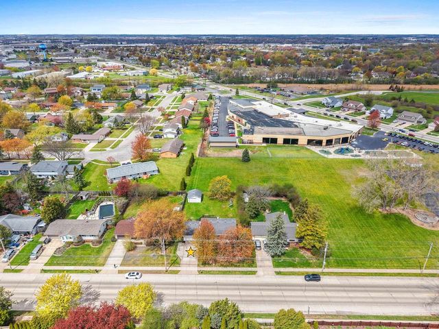 1750 LOST DAUPHIN ROAD, De Pere, WI 54115