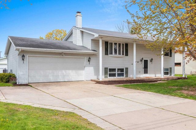 1750 LOST DAUPHIN ROAD, De Pere, WI 54115