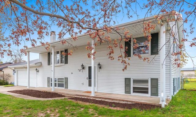 1750 LOST DAUPHIN ROAD, De Pere, WI 54115