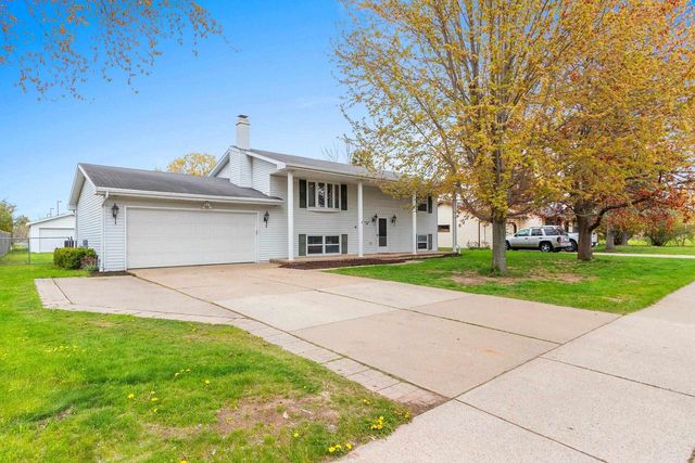 1750 LOST DAUPHIN ROAD, De Pere, WI 54115