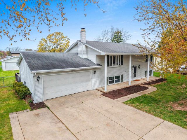 1750 LOST DAUPHIN ROAD, De Pere, WI 54115