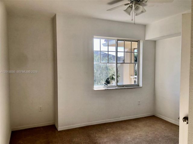 6559 Emerald Dunes Dr 304, West Palm Beach, FL 33411