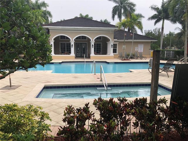 6559 Emerald Dunes Dr 304, West Palm Beach, FL 33411