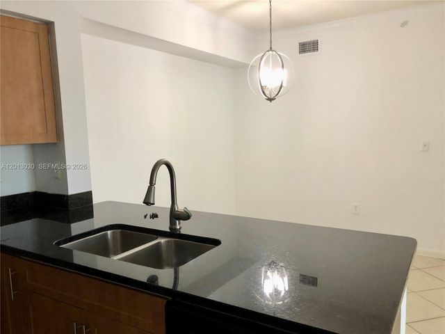 6559 Emerald Dunes Dr 304, West Palm Beach, FL 33411