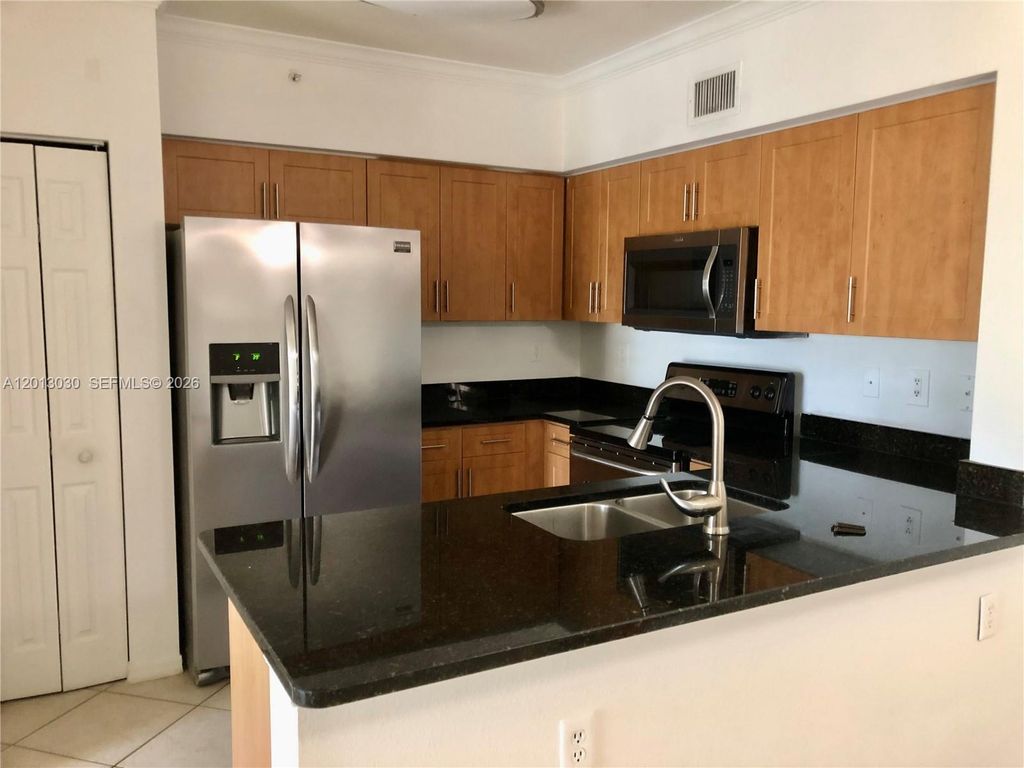 6559 Emerald Dunes Dr 304, West Palm Beach, FL 33411