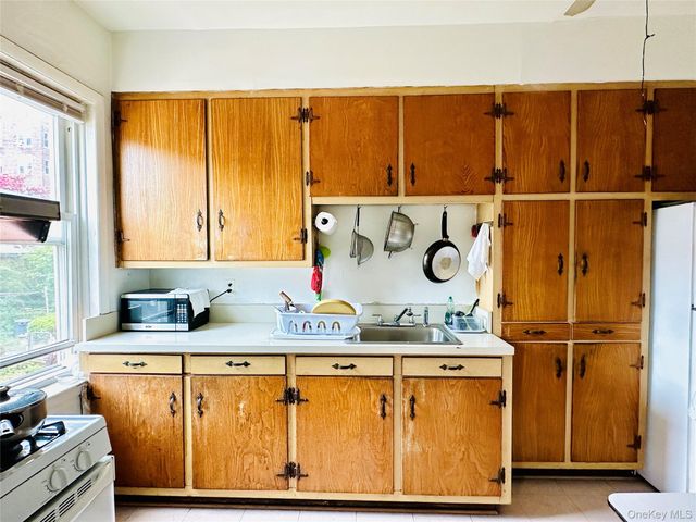 33-33 72nd Street, Jackson Heights, NY 11372