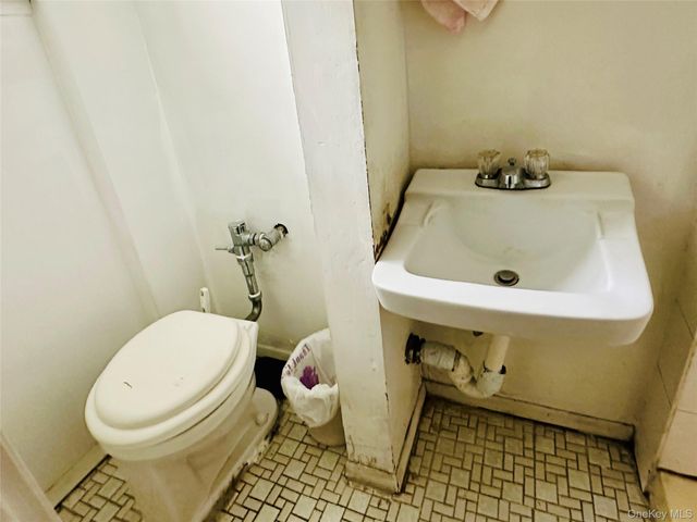33-33 72nd Street, Jackson Heights, NY 11372