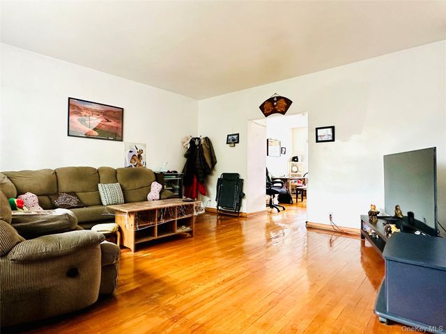 33-33 72nd Street, Jackson Heights, NY 11372