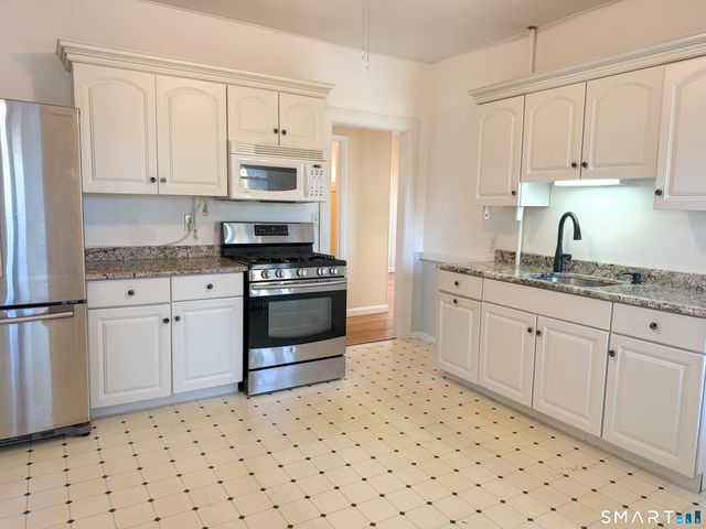 190 Montauk Avenue, New London, CT 06320