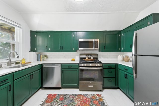 190 Montauk Avenue, New London, CT 06320