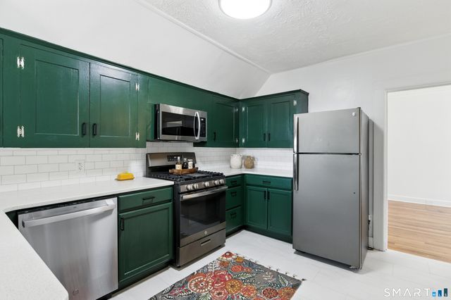 190 Montauk Avenue, New London, CT 06320