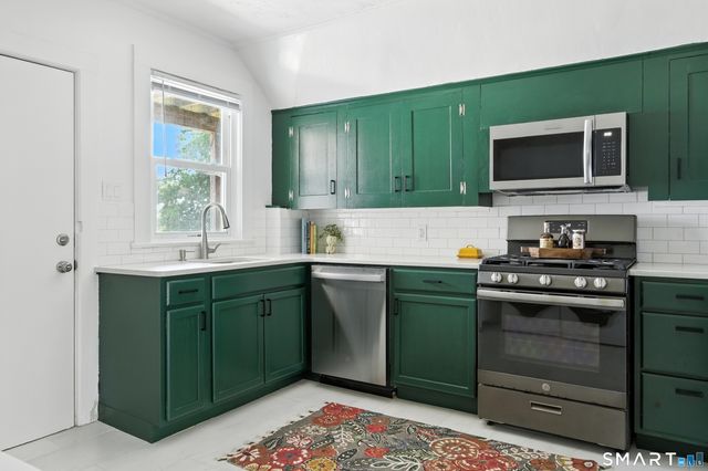 190 Montauk Avenue, New London, CT 06320