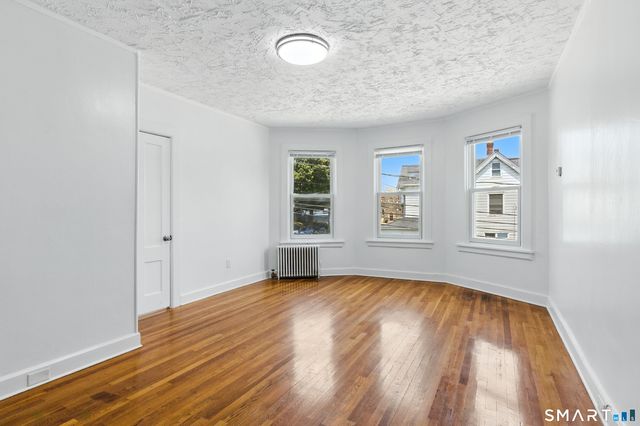 190 Montauk Avenue, New London, CT 06320