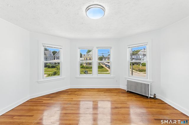 190 Montauk Avenue, New London, CT 06320