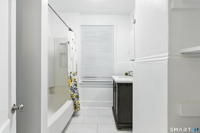 190 Montauk Avenue, New London, CT 06320