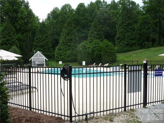360 Kenmure Drive 4, Flat Rock, NC 28731