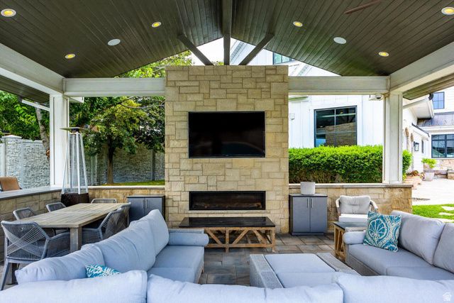 9456 S REDWOOD RD, South Jordan, UT 84095