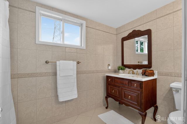 24 Deerwood Avenue, Edison, NJ 08817