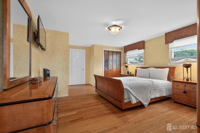 24 Deerwood Avenue, Edison, NJ 08817