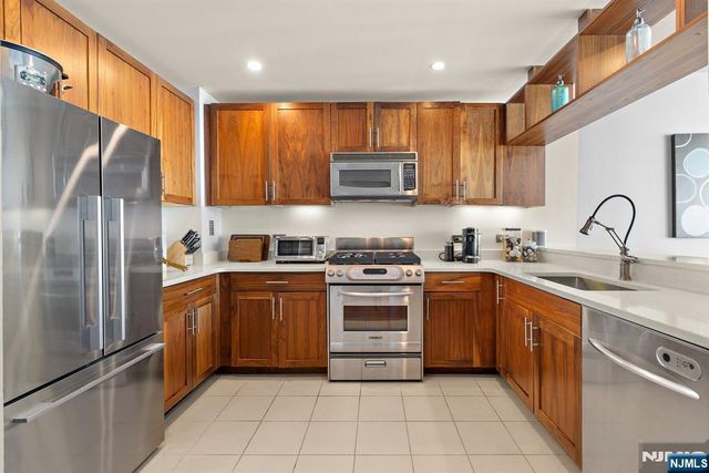 20 Newport Parkway 2609, Jersey City, NJ 07310