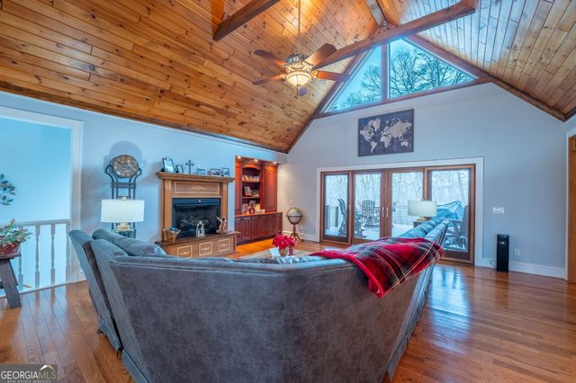 712 Meadow Run Court, Clarkesville, GA 30523