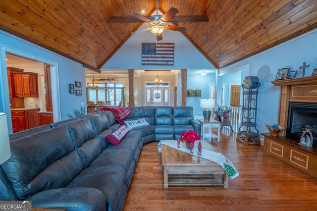 712 Meadow Run Court, Clarkesville, GA 30523