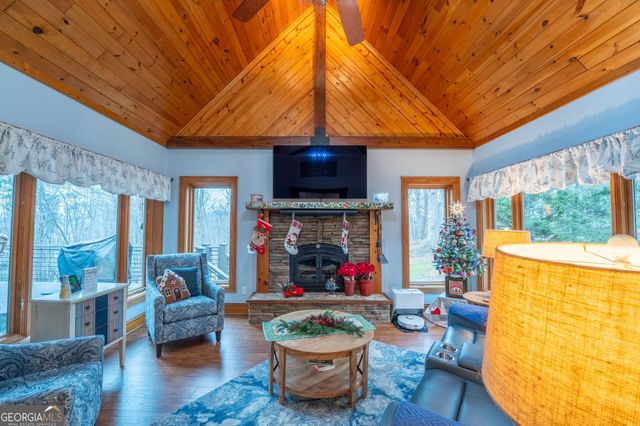 712 Meadow Run Court, Clarkesville, GA 30523