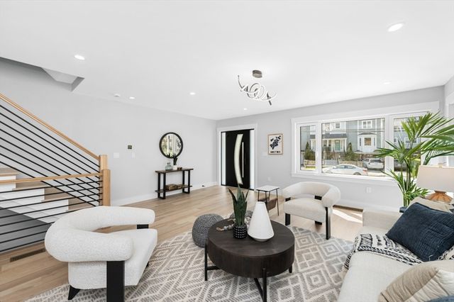 442 Lowell Ave 442, Newton, MA 02460