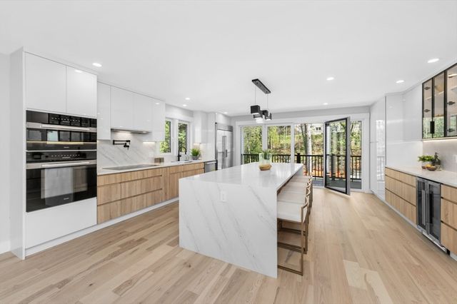 442 Lowell Ave 442, Newton, MA 02460