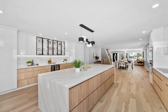 442 Lowell Ave 442, Newton, MA 02460