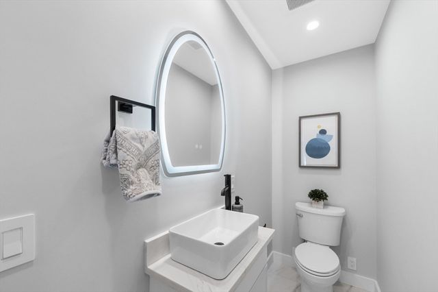 442 Lowell Ave 442, Newton, MA 02460