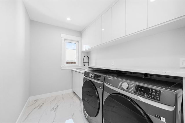 442 Lowell Ave 442, Newton, MA 02460