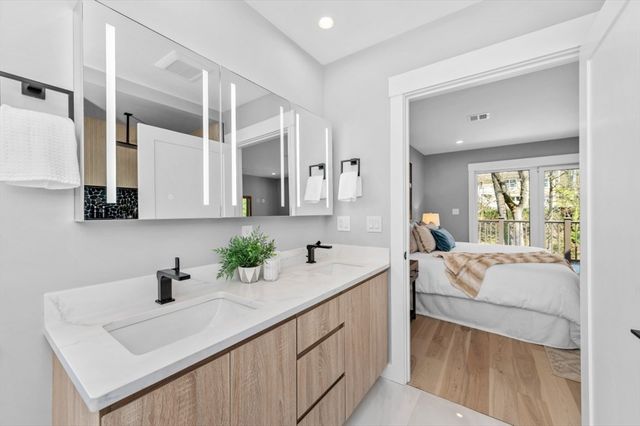 442 Lowell Ave 442, Newton, MA 02460