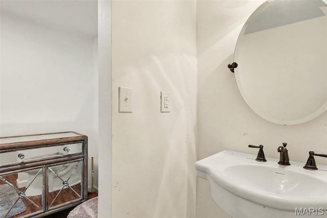 225 Romaine Spring View, Unincorporated, MO 63026