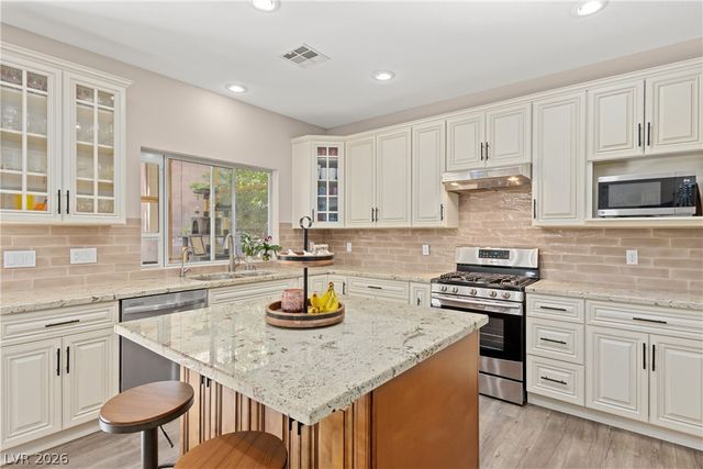 2033 Wandering Doe Lane, Las Vegas, NV 89134