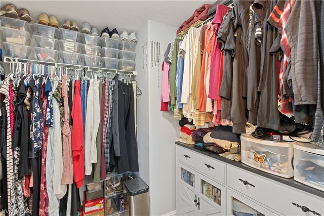 2033 Wandering Doe Lane, Las Vegas, NV 89134