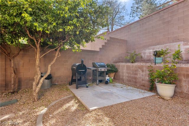 2033 Wandering Doe Lane, Las Vegas, NV 89134