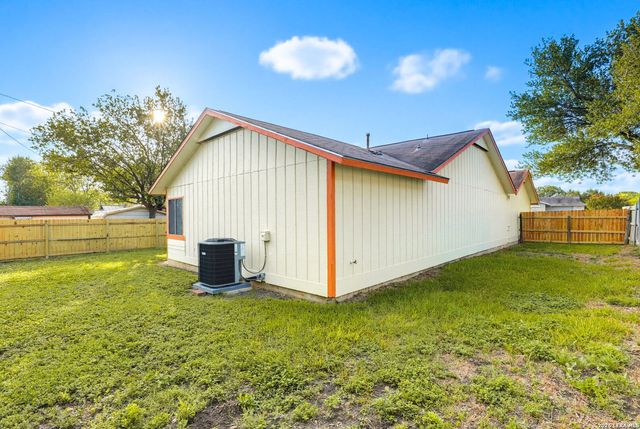 8619 8th St, Converse, TX 78109