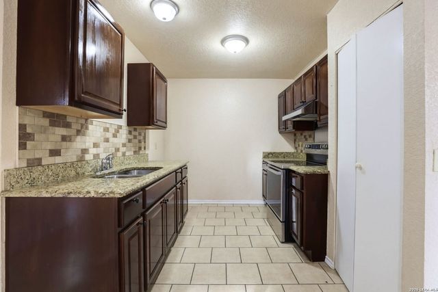 8619 8th St, Converse, TX 78109