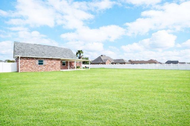 126 Cascade Dr. Sugar Ridge Rd, Thibodaux, LA 70301