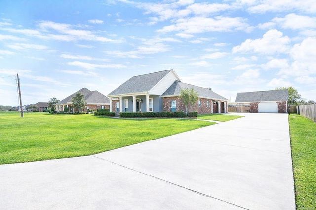 126 Cascade Dr. Sugar Ridge Rd, Thibodaux, LA 70301