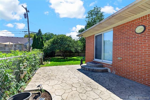 11220 Saar Drive, Sterling Heights, MI 48314
