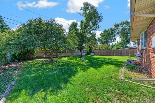 11220 Saar Drive, Sterling Heights, MI 48314