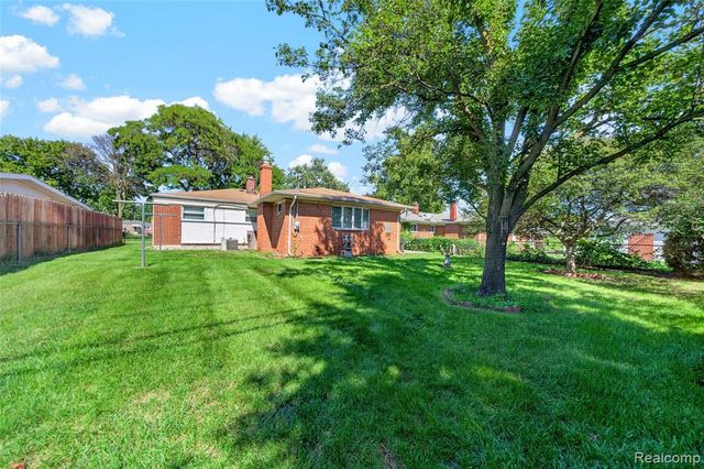 11220 Saar Drive, Sterling Heights, MI 48314