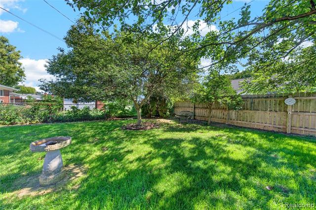 11220 Saar Drive, Sterling Heights, MI 48314