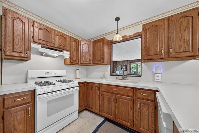 11220 Saar Drive, Sterling Heights, MI 48314