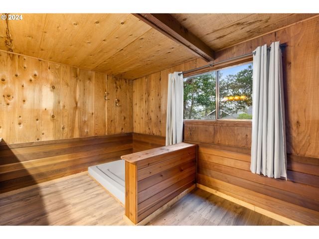 4311 K Pl, Seaview, WA 98644