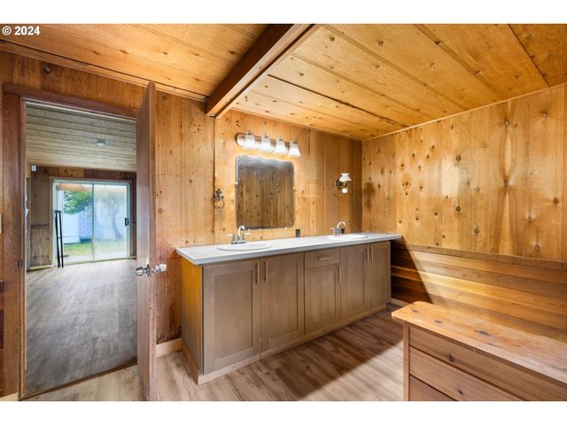 4311 K Pl, Seaview, WA 98644