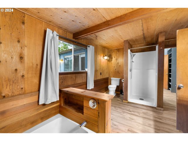 4311 K Pl, Seaview, WA 98644